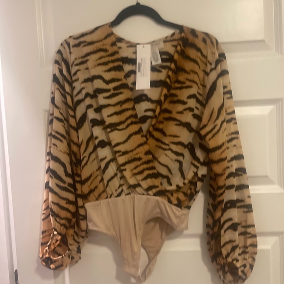 Super. cute Adrienne Bodysuit - Picture 1 of 1